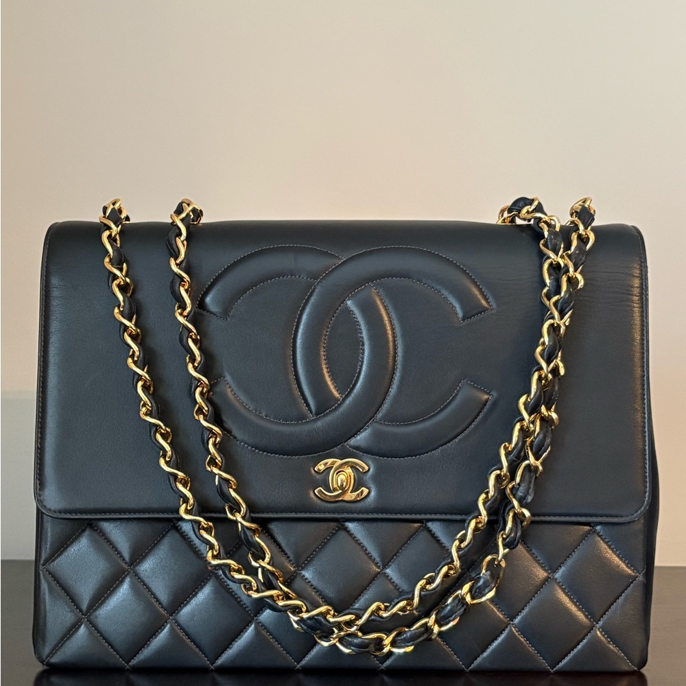 CHANEL Classic Flap Maxi Chain Shoulder Bag Black Lambskin - Picture 2 of 9
